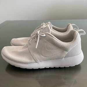 Women’s Nike White Size 9 Sneakers